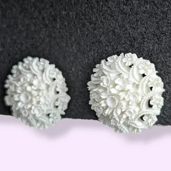 Vintage Celluloid Wedding Cake Earrings - Picture 2 of 4